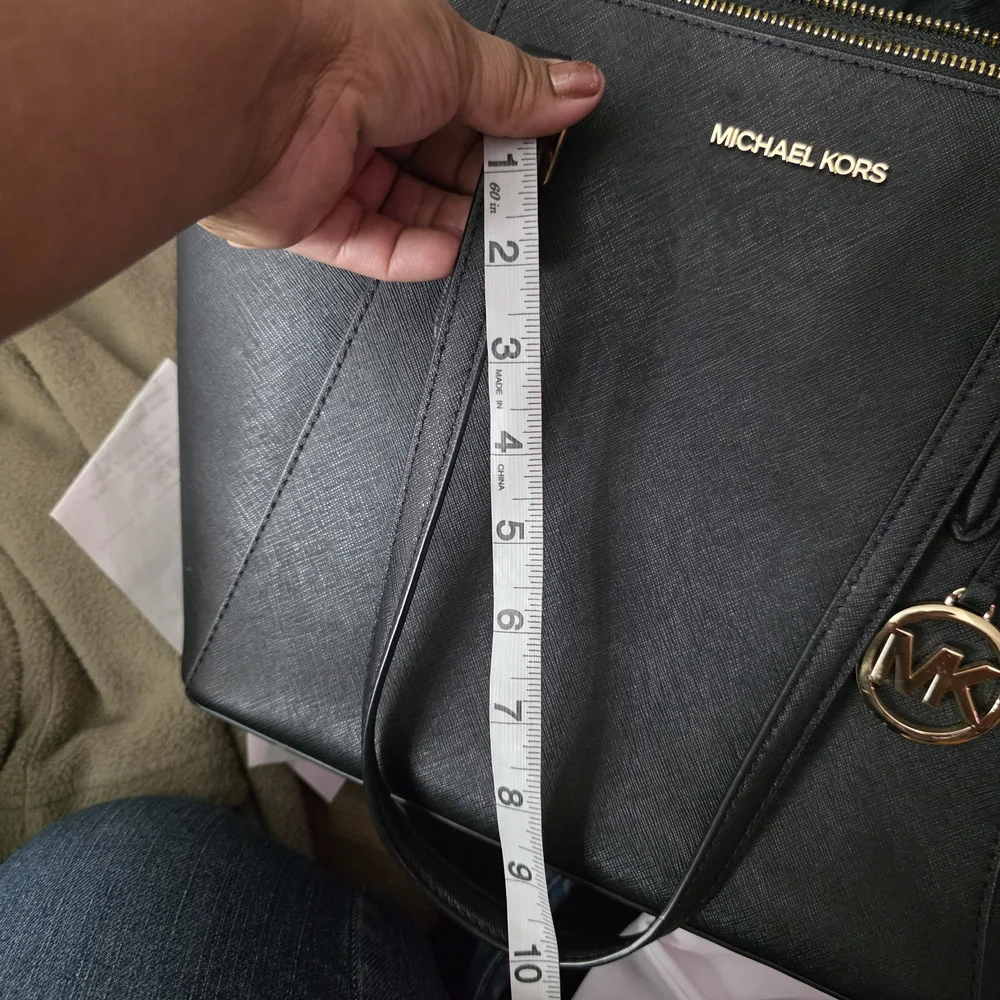 Michael Kors Black Tote Charlotte Large Saffiano Leather Top-Zip Tote Bag, BLACK - Picture 7 of 9